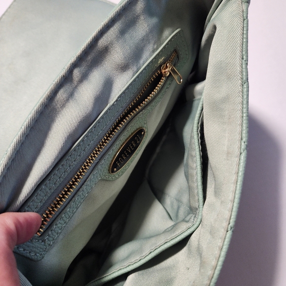 Forever 21 Quilted Mint Green Shoulder Bag with Gold Chain - Picture 6 of 16